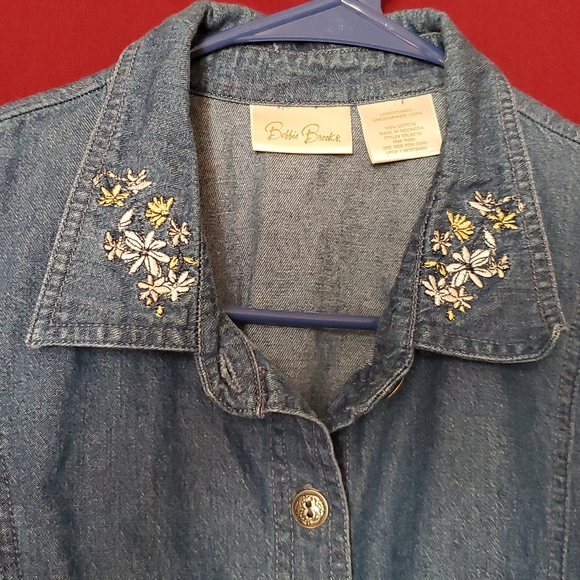 WOMEN'S Denim Top - Picture 3 of 8